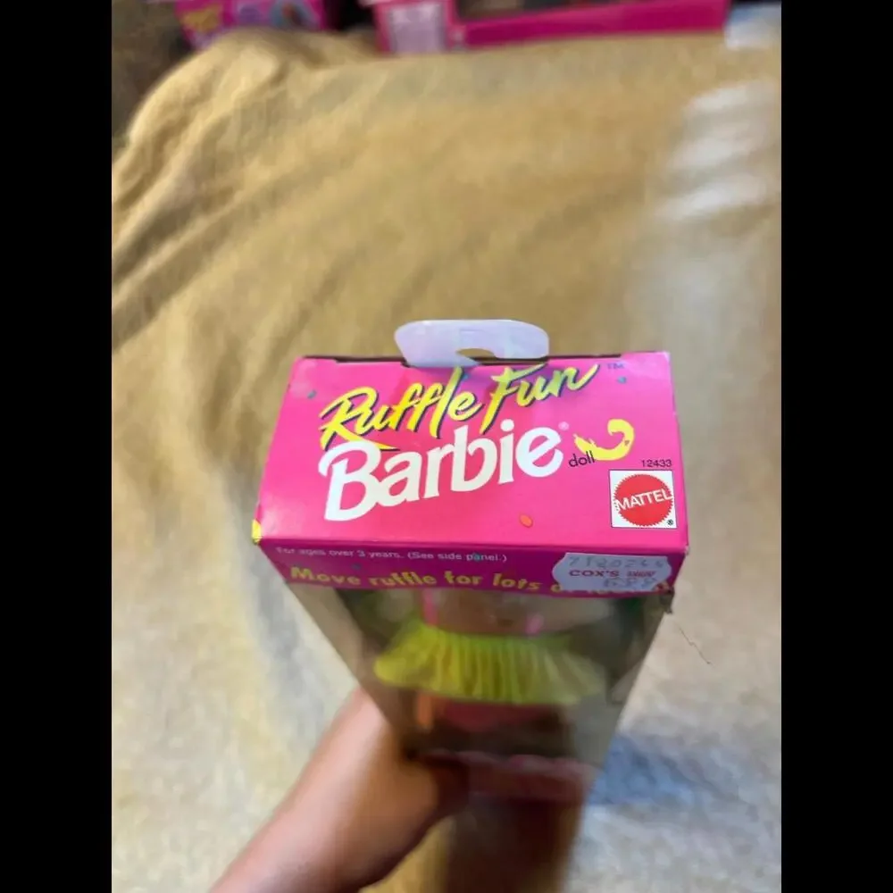 New! Vintage Ruffle Fun Barbie Doll Blonde #12433 Mattel 1994‎